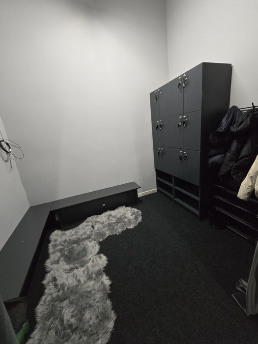 Зал для танців, стрейчингу, йоги, майстер-класів, є світло