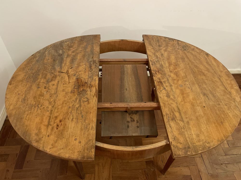 Mesa de jantar extensível em madeira maciça
