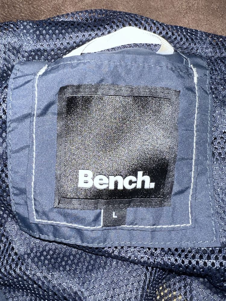Курточка фирмы Bench
