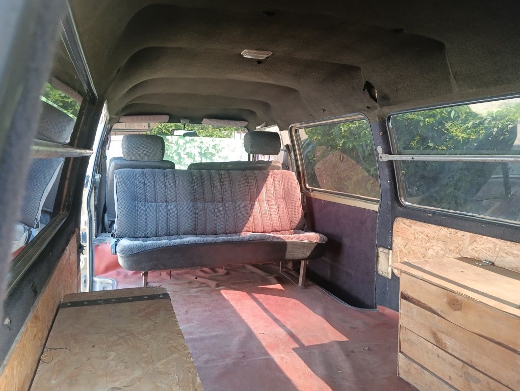 .Мазда Е2200 микроавтобус.автобус .