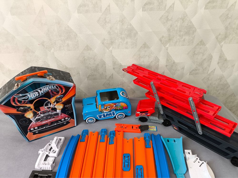 Машинки hot wheels