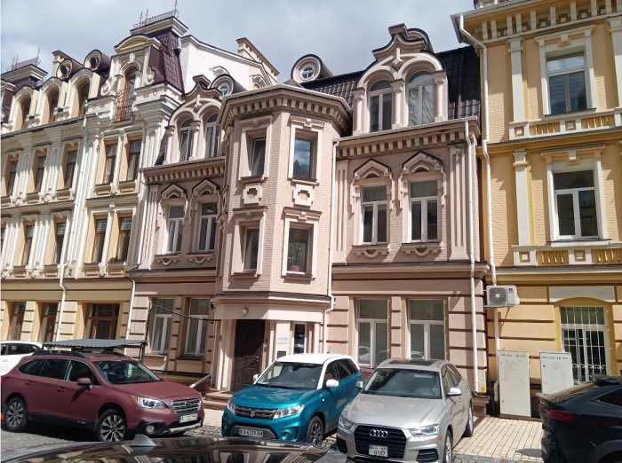 Продається окремий будинок на Воздвиженській-Поділ