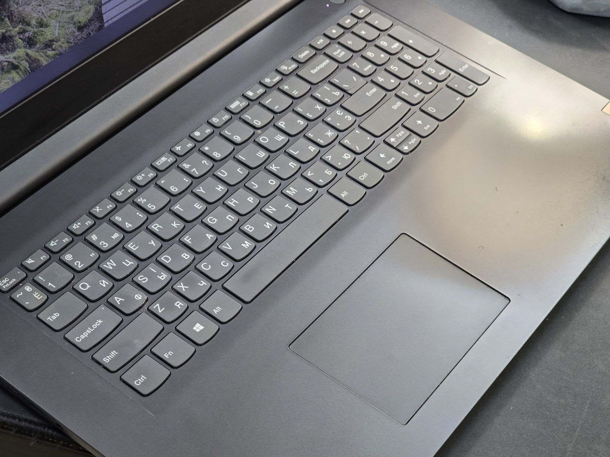 Хороший ноутбук 17" Lenovo V17 g2