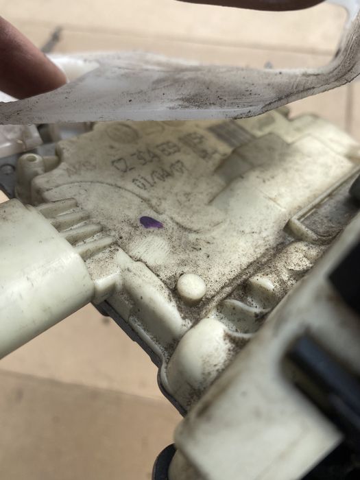 Замок двери задний левый Volkswagen Passat B6