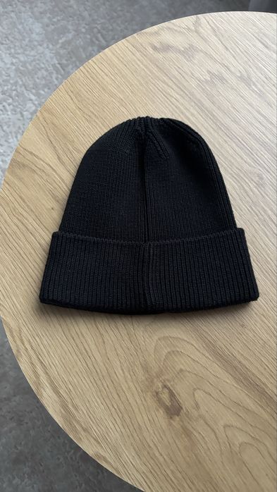 Продам чорну жіночу шапку