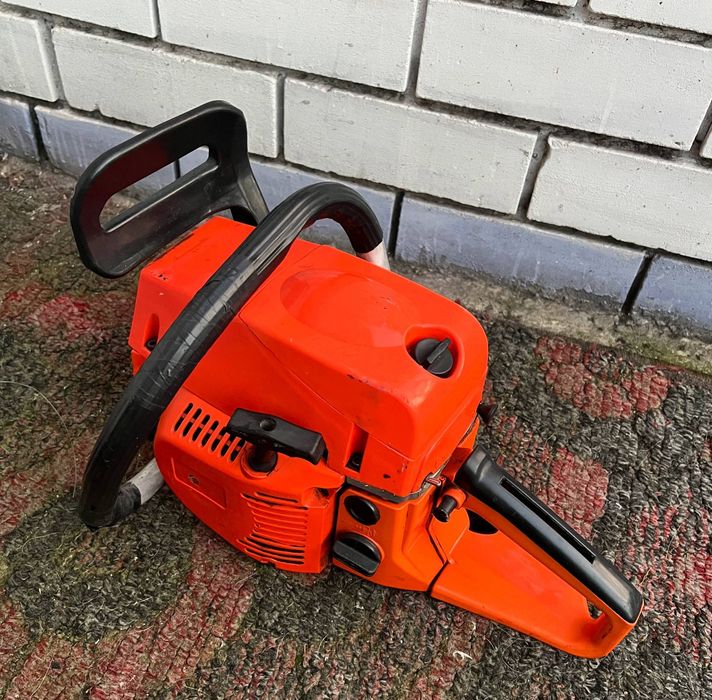 Бензопила в хорошому стані