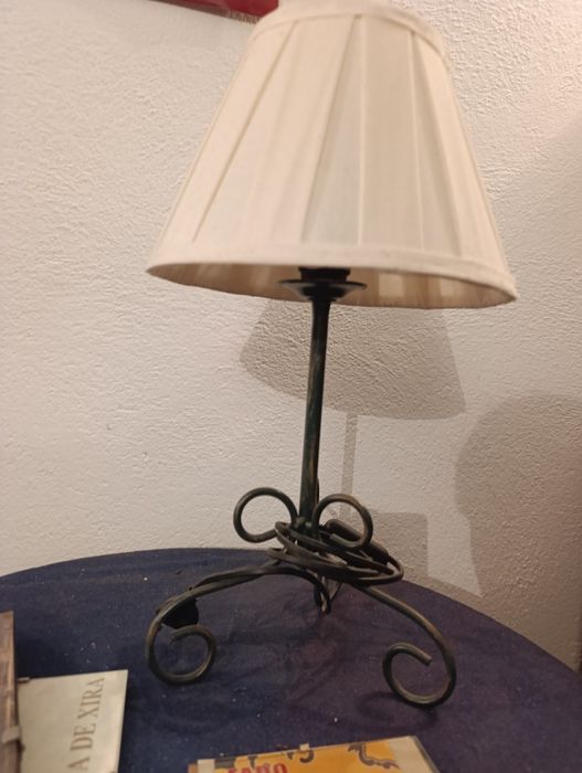 Dois candeeiros de mesa