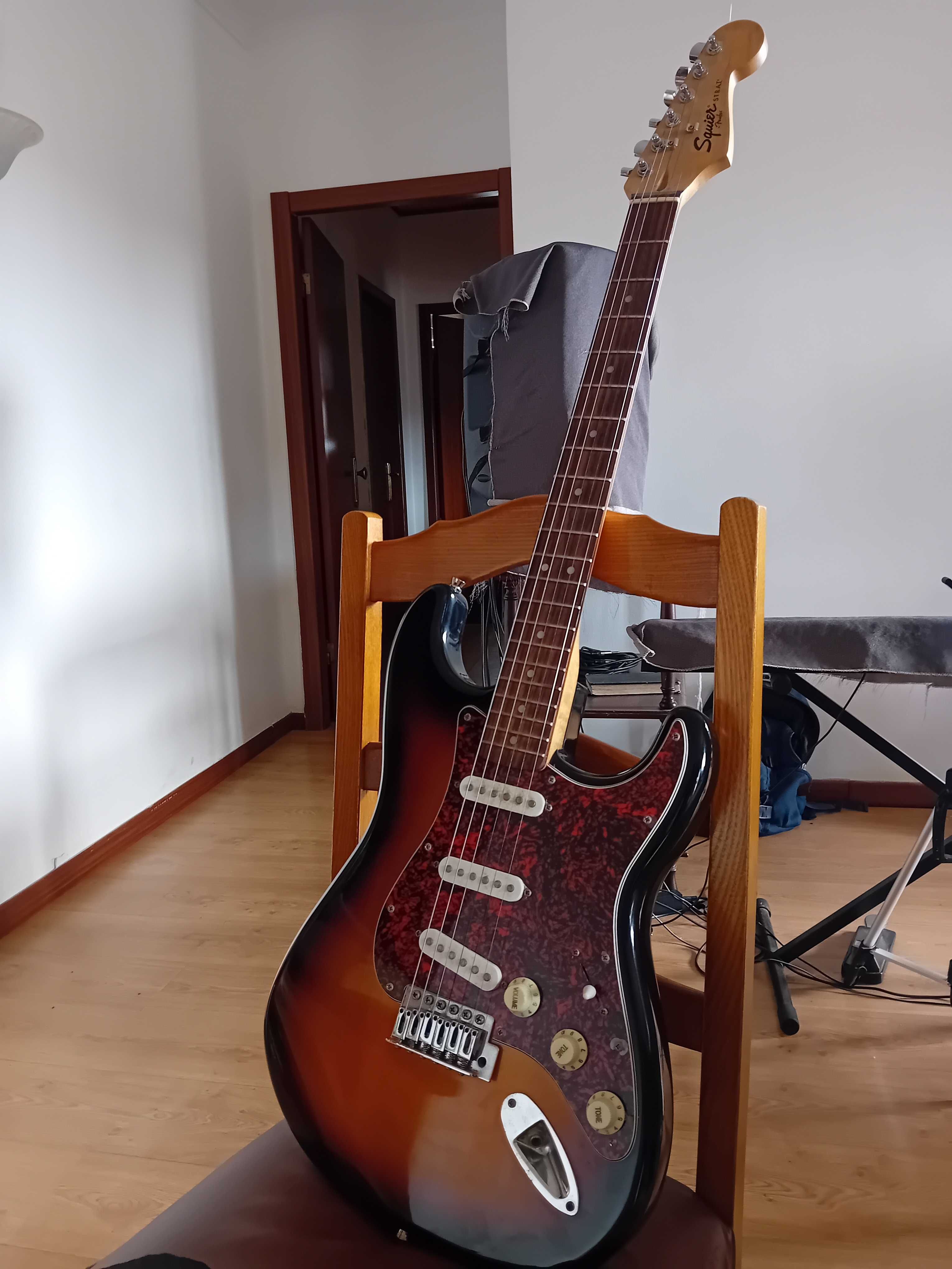 Vendo guitarra Squier Fender