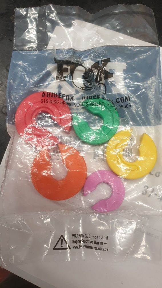Zestaw tokenów fox damper volume spacer tuning kit amortyzator