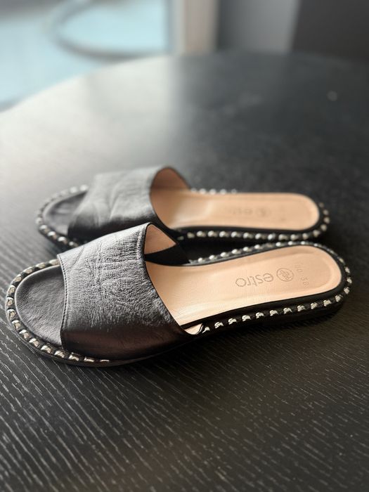 Шльопанці білі/чорна шкіра 38,39