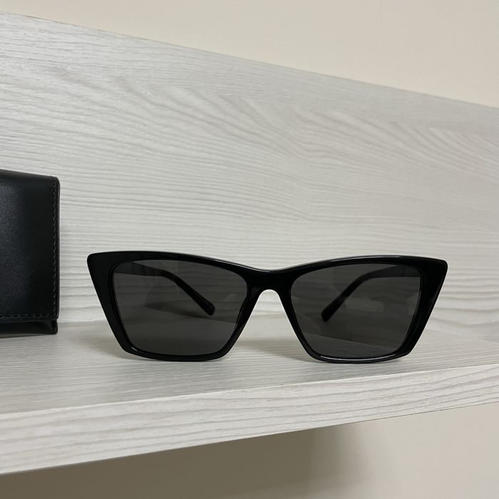 Сонцезахисні окуляри YSL