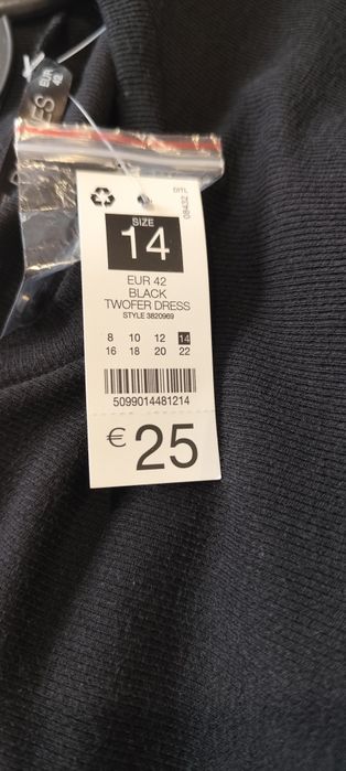 Sukienka czarna z długim rękawem we wzory,nowa