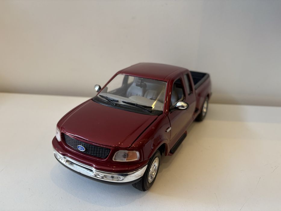 Model Ford F150 1:18 Solido (mira bburago maisto welly)