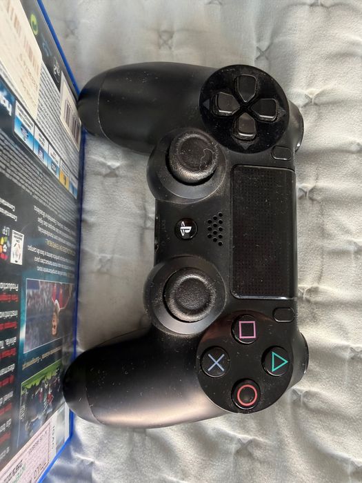 PS4 Slim + 2 comandos