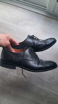 Sapatos para homem da John W. Crown