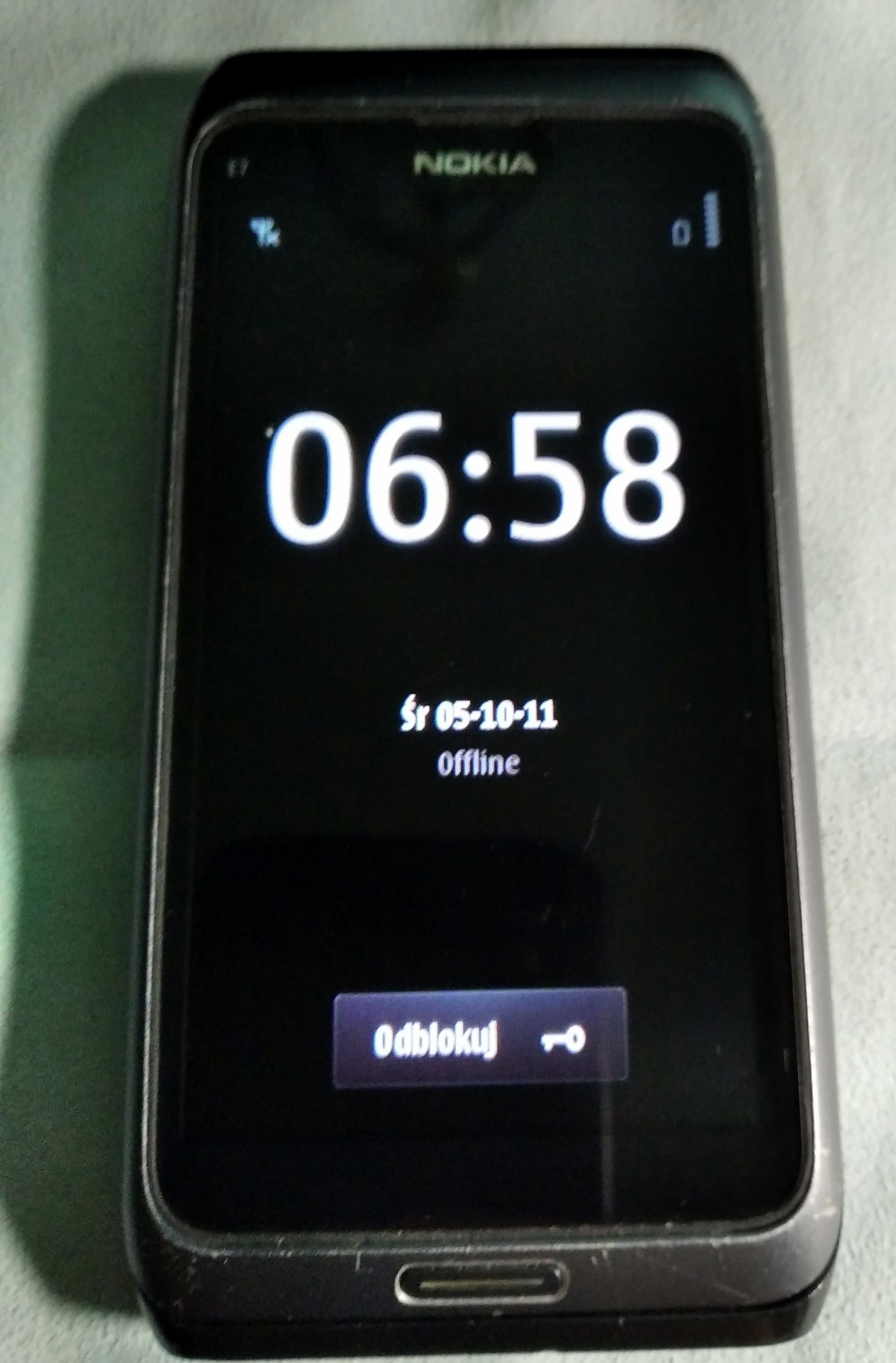 nokia E7 dotykowy  z wysuwaną klawiaturą