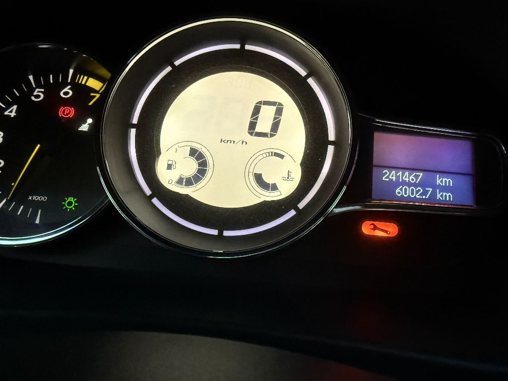 Renault Fluence 1.6 газ/бензин 2012 82 kw
