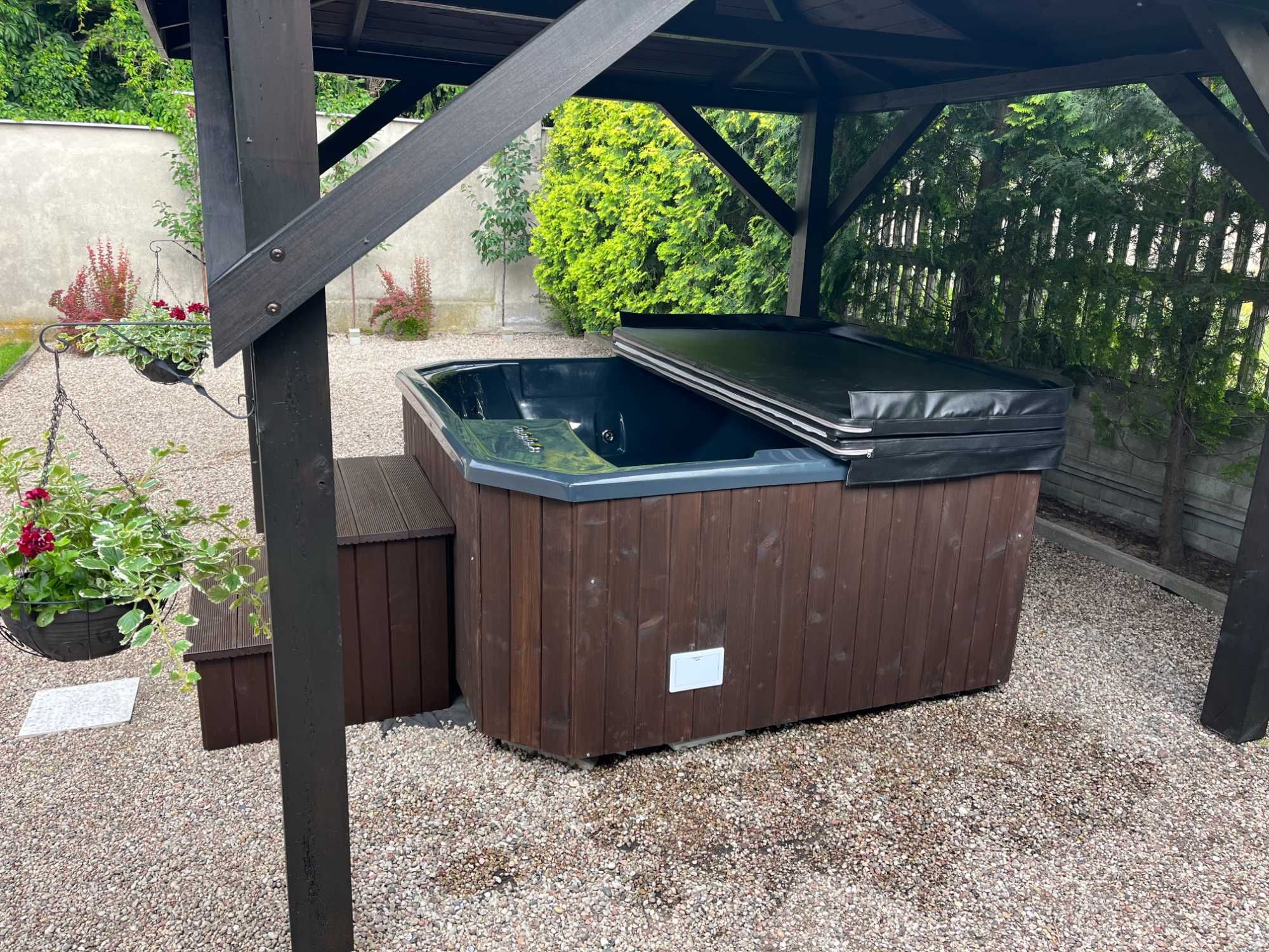 Jacuzzi CAŁOROCZNE nowe podgrzewacz masaż SPA rozmiar 202x192x80cm