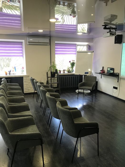 Оренда зали та кімнати психолога. Світло є.