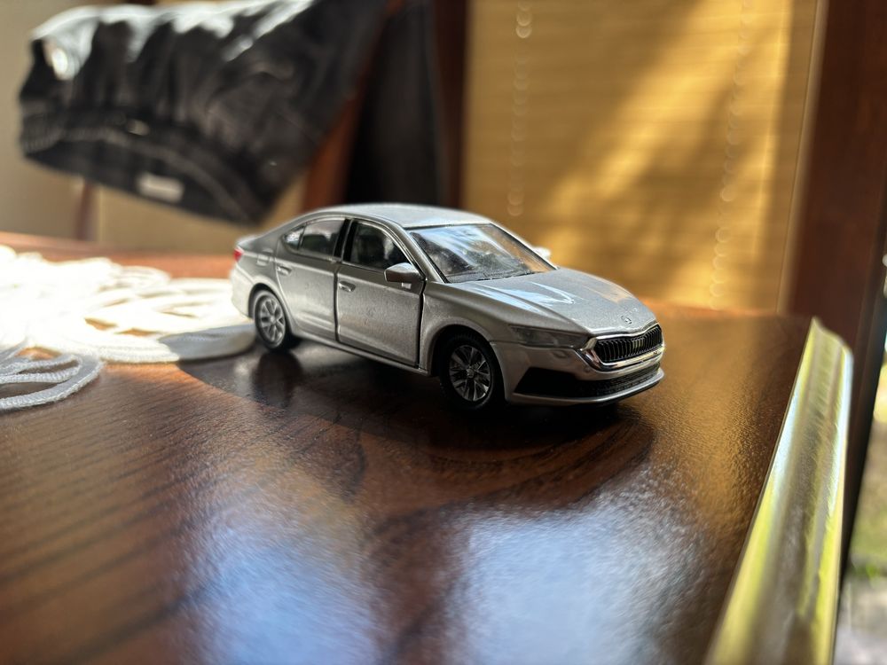 Welly 2019 Skoda Octavia Mk4 Srebrny 1:34 Samochód Nowy Metalowy Model