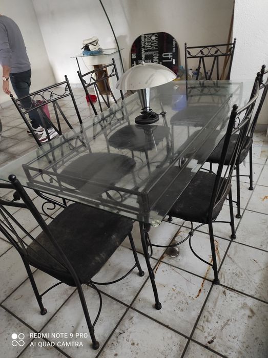 Mesa com 6 cadeiras ferro prèto