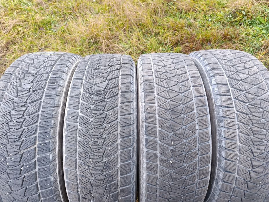 Зимние шины 235/65 R17 Bridgestone Blizzak DM-V2  Nexen  WinSpike 3
