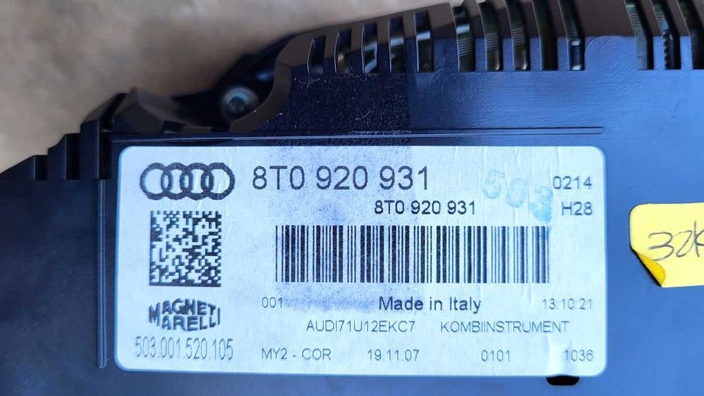 AUDI A4 B8 , A5 8T licznik - benzyna .