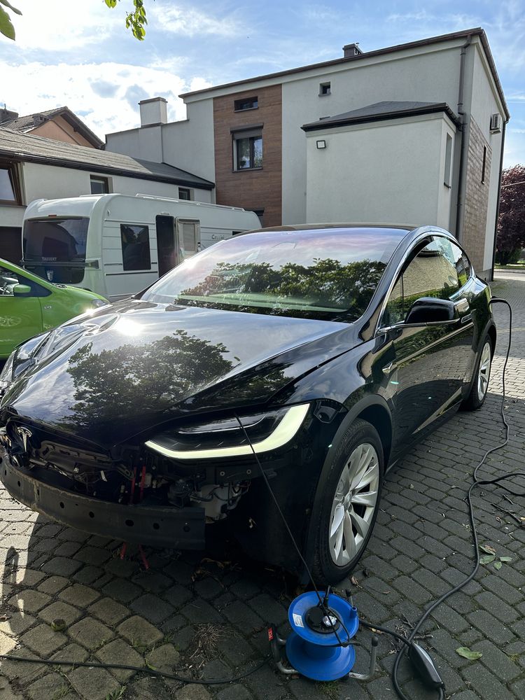 Tesla X 100D uszkodzony