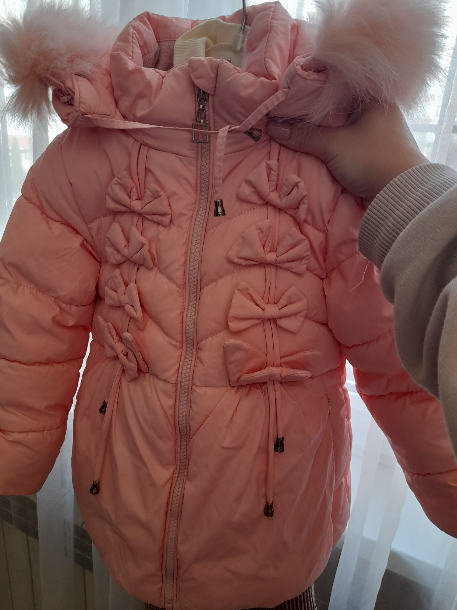 зимнея куртка для девочки на 2-3 года)