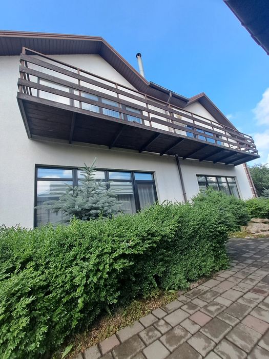 Оренда будинку з басейном новобудова