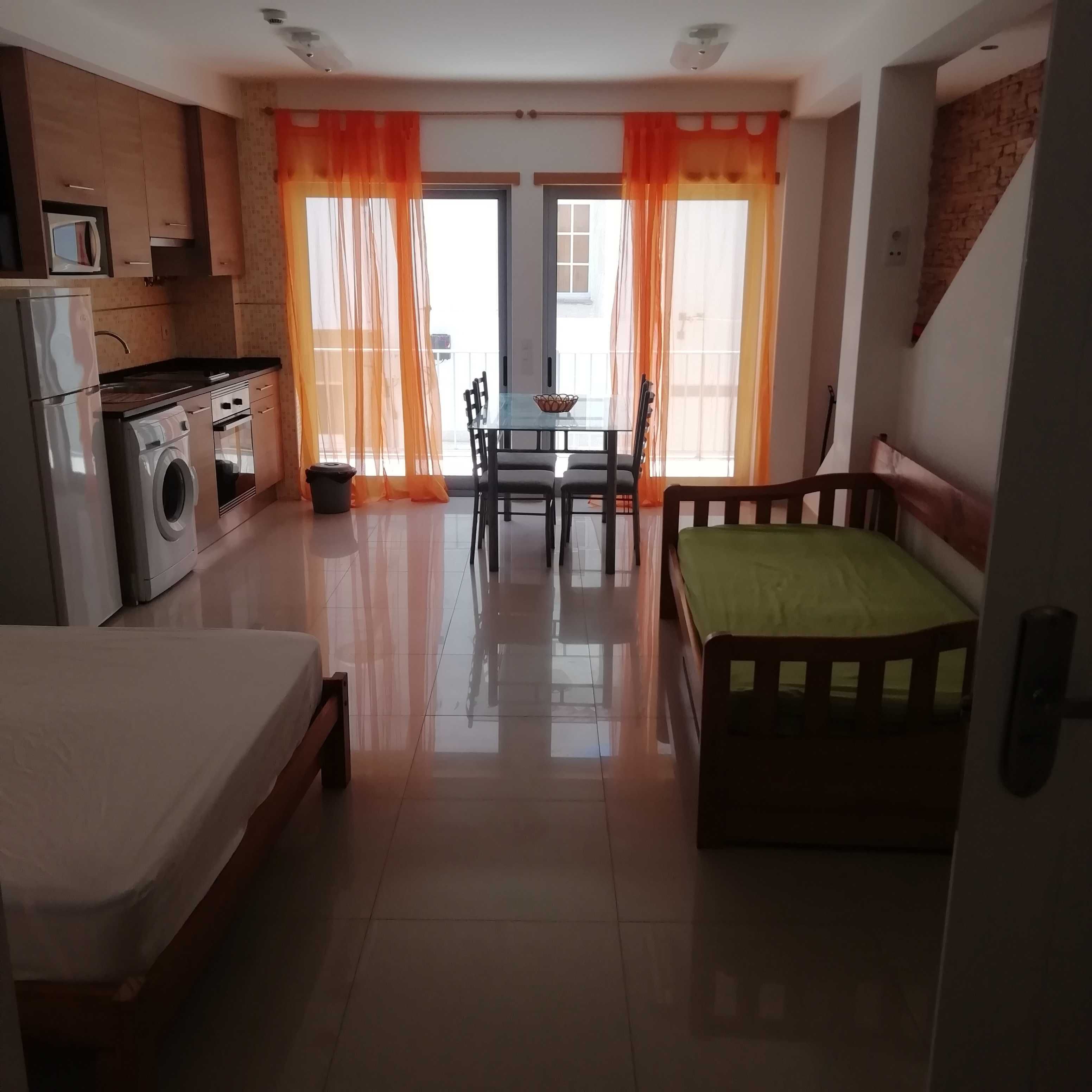 Apartamento T0+1 Armação Pera  Ar. cond. 1ªlinha da praia.