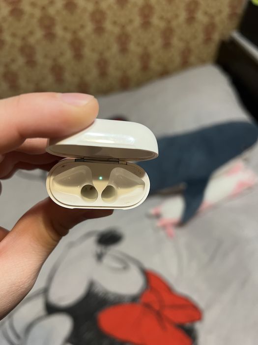 Кейс для airpods 2 продам ОРИГИНАЛ