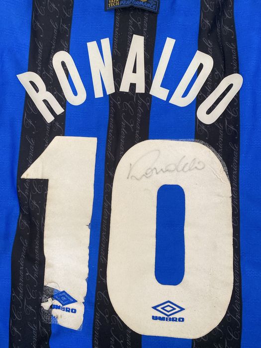 Camisa do inter de milão autografada pelo ronaldo