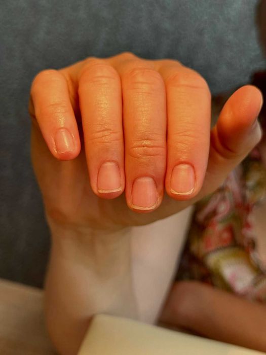 Троєщина, покриття нігтів