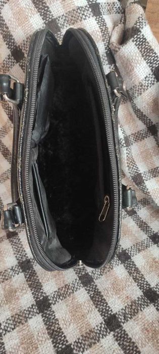 Маленька жіноча сумочка б/в