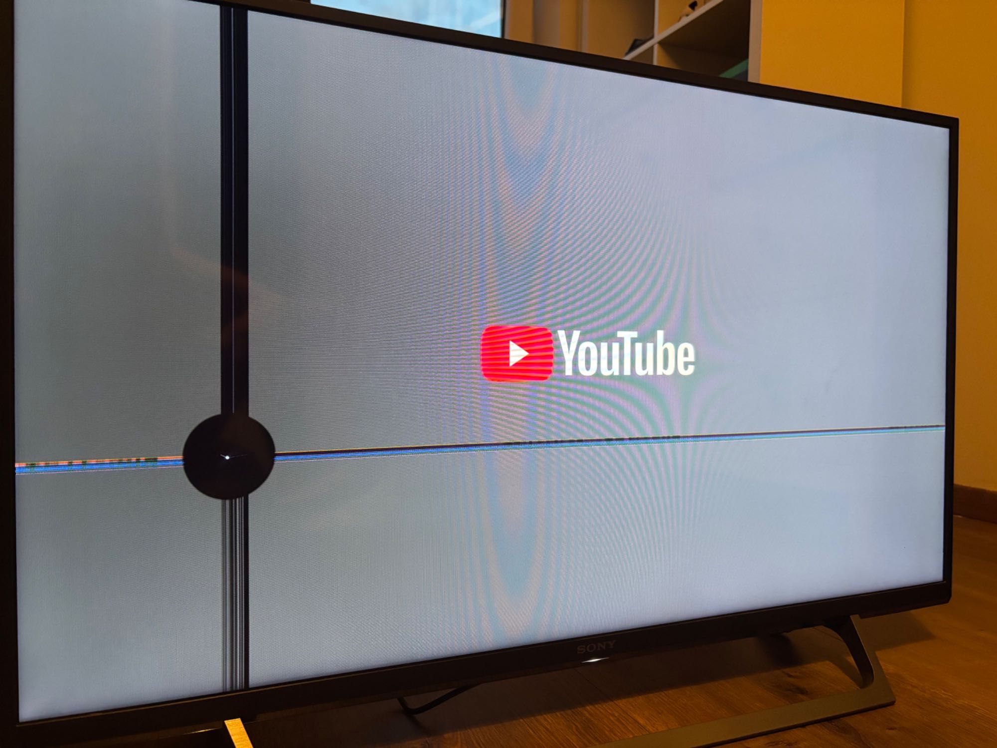 Telewizor Sony KDL-40WE665 – uszkodzony ekran, działa
