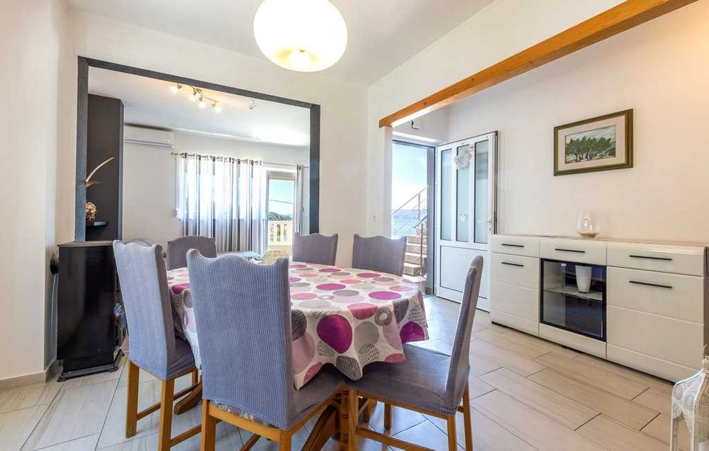 Wakacje, Chorwacja, okolice Omis, apartament dla 8 osób z basenem