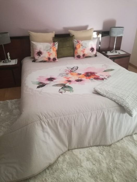 Quarto em cerejeira e vidro preto