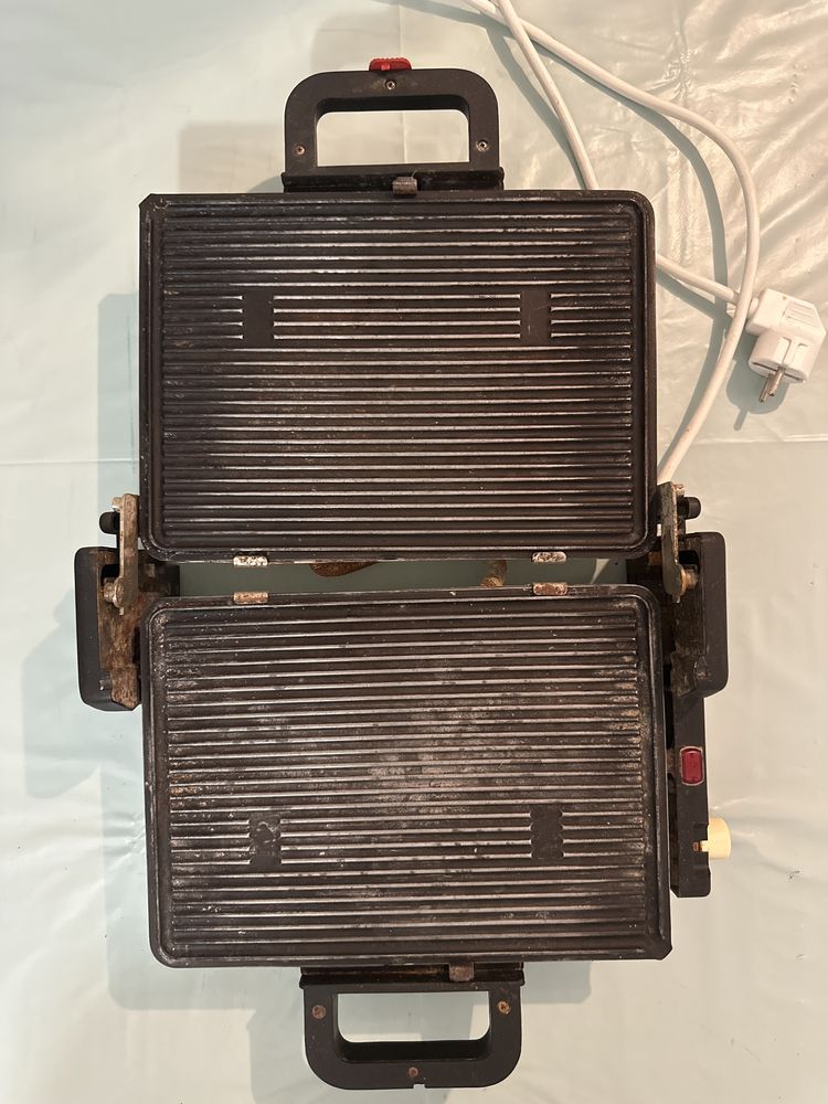 FLAMA Grelhador de placas reversíveis / Sandwicheira mod. 425 FL 1600W