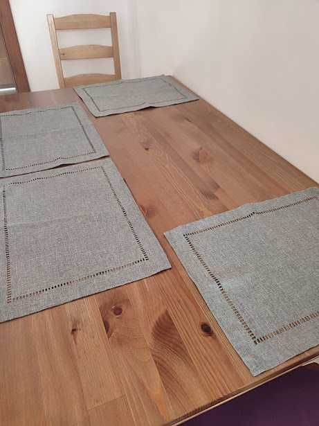 Podkładki materiałowe na stół serwetki z mereżką sztuk 4