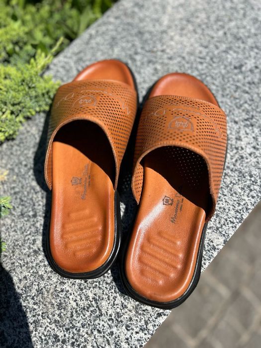 Klasyczne klapki Massimo Dutti