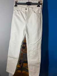 spodnie białe mom jeans
