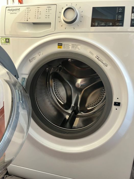 Máquina de lavar roupa Hotpoint Ariston 8kg 1200rpm