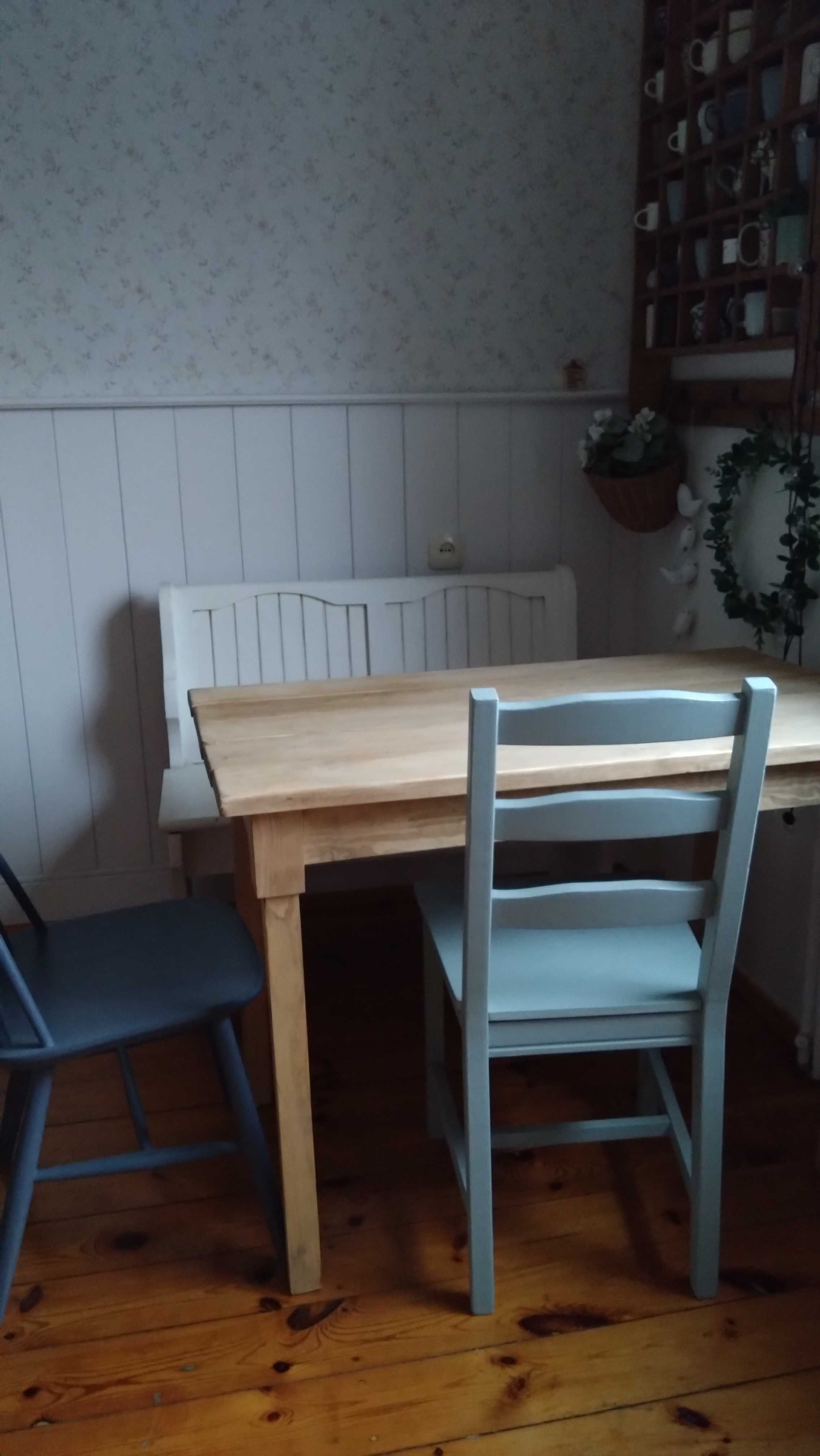 Stół rustykalny drewniany jak stary stół dębowy do kuchni albo biurko