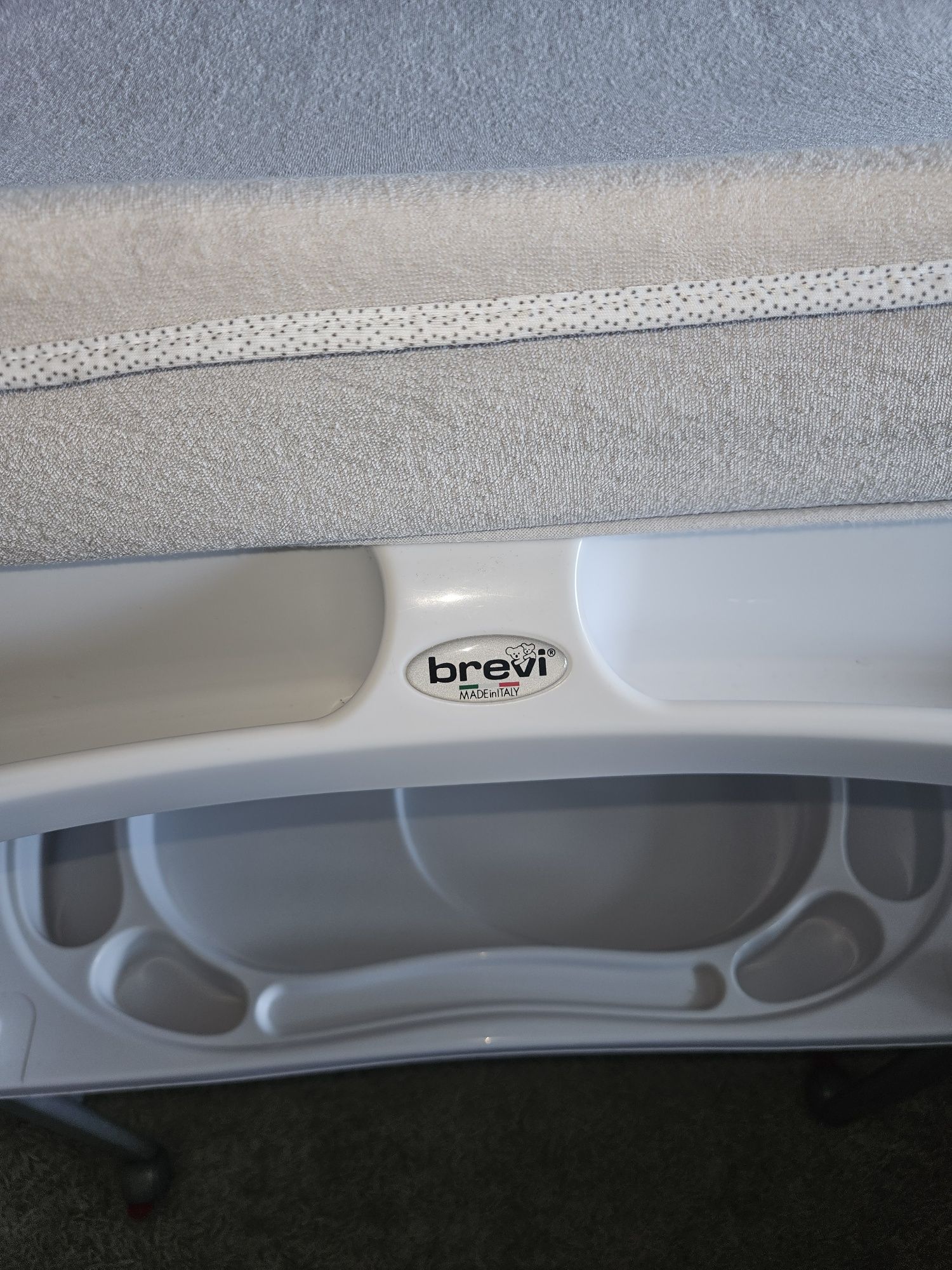 Banheira ergonómica e trocador Brevi