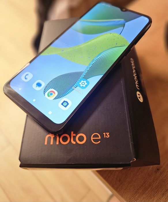 Smartfon Motorola moto e13