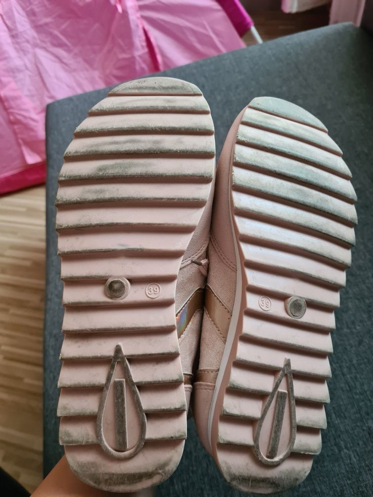 Różowe buty DeeZee