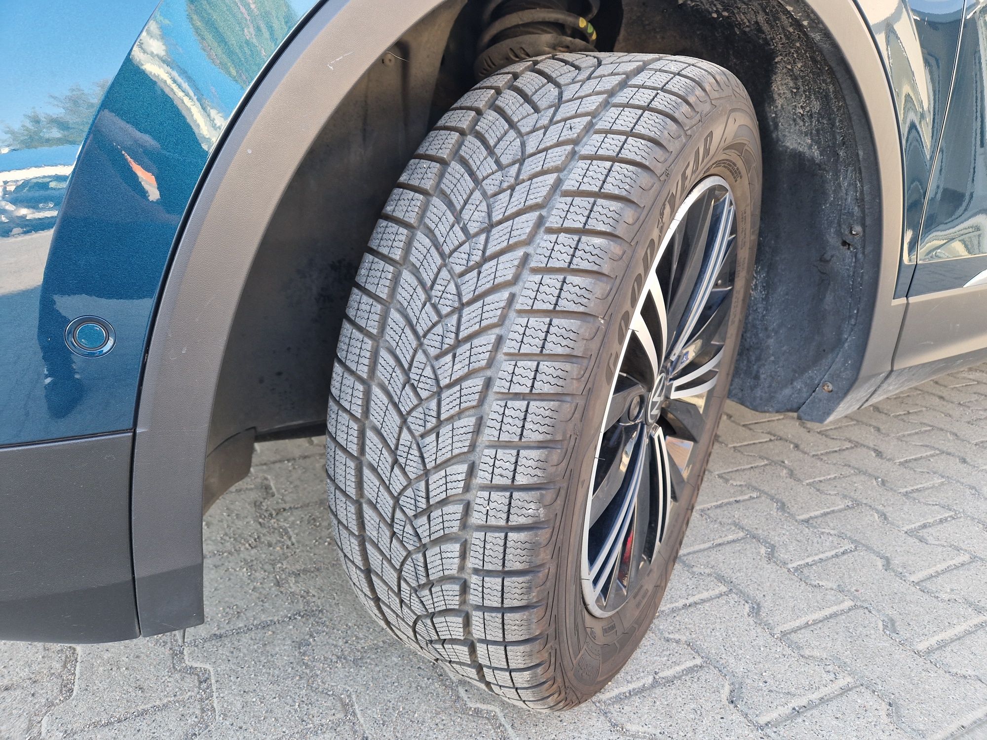 Opony Zimowe Goodyear UltraGrip 235/55r18