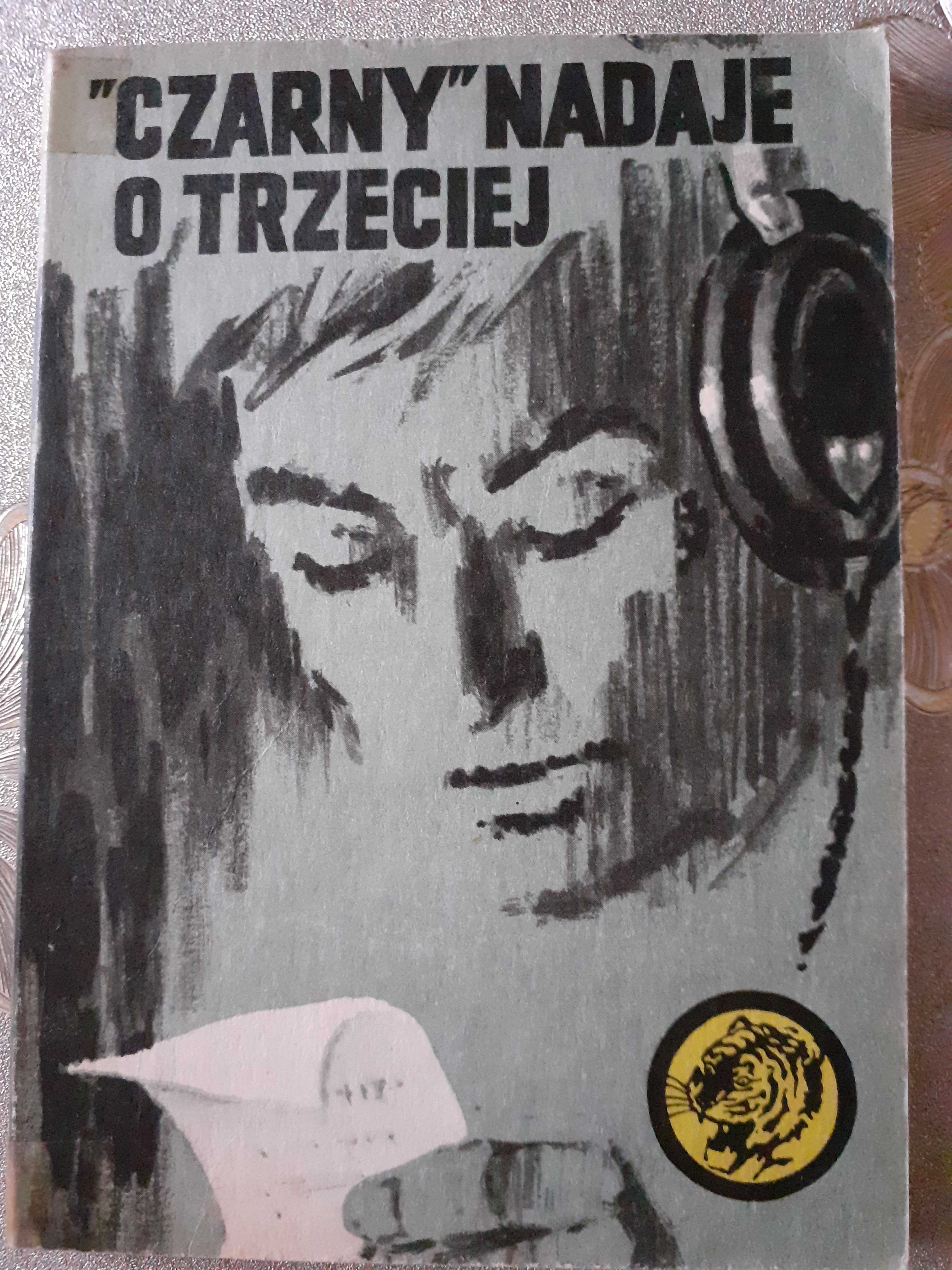 Czarny nadaje o trzeciej