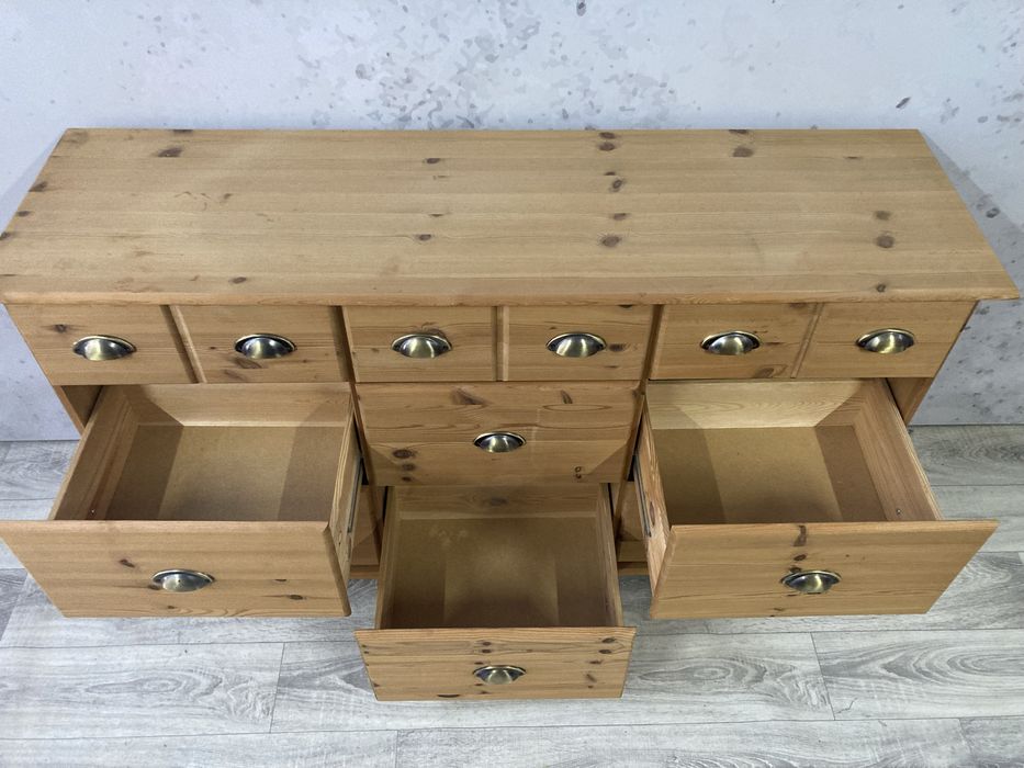 Sosnowa komoda typu aptekarka